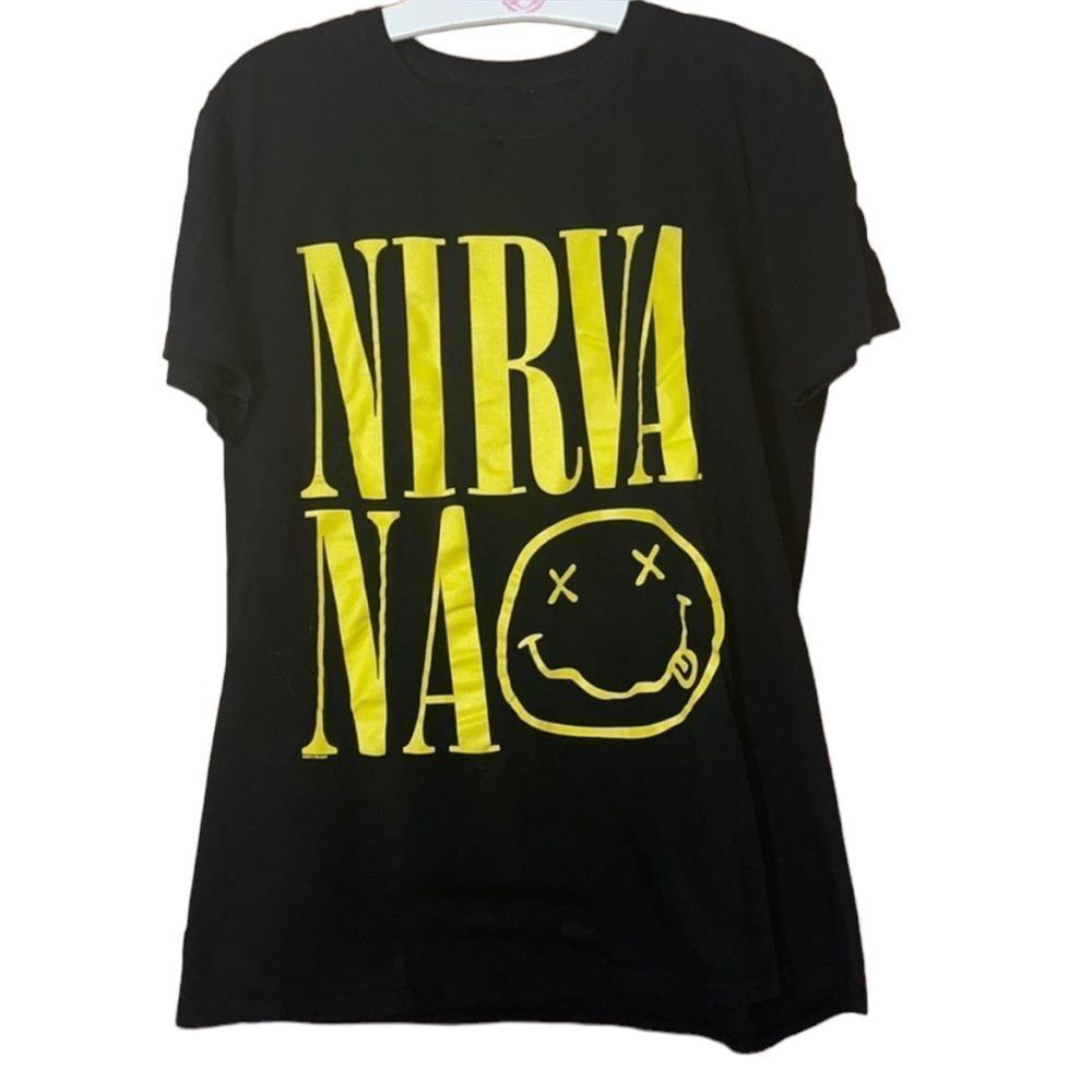 •NIRVANA• UNISEX old school black NIRAVA shirt sleeve LOGO TEE in size…